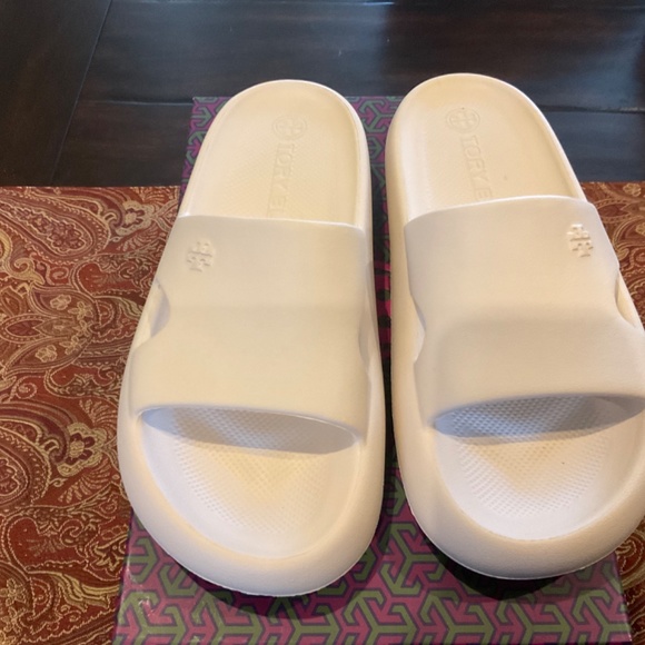 tory burch shower slide-eva sandals in French pearl size6, BNIB,MSRP$158 - Picture 2 of 4